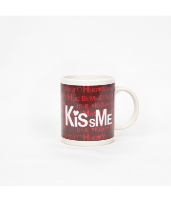 Taza con texto Kiss Me